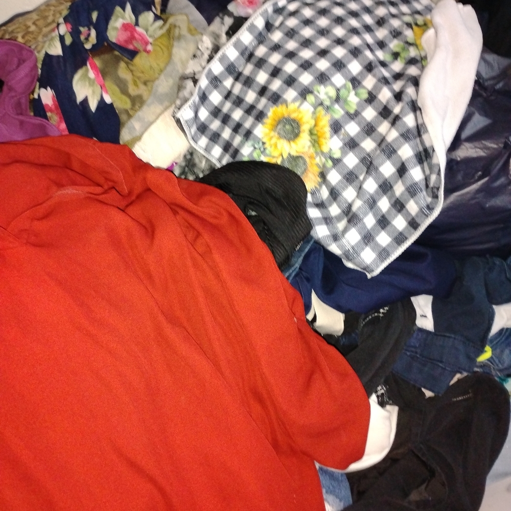 Random Clothing Bundle - Picture 5 of 7